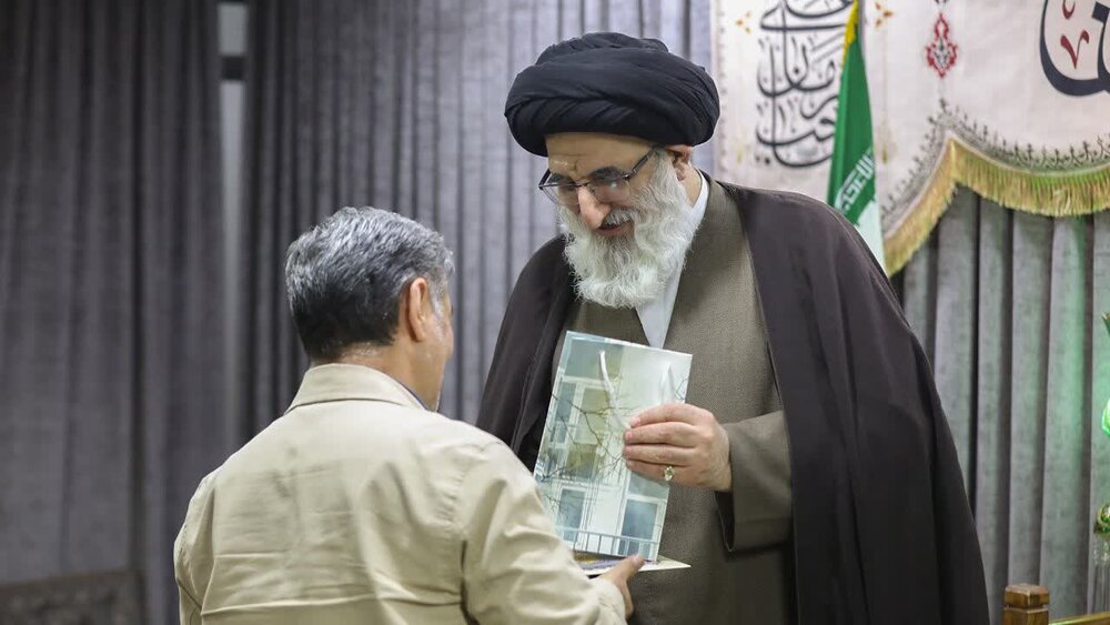 تصاویر| برگزاری مجمع ماهیانه قرآنیان البرز با حضور حجت‌الاسلام والمسلمین حسینی همدانی