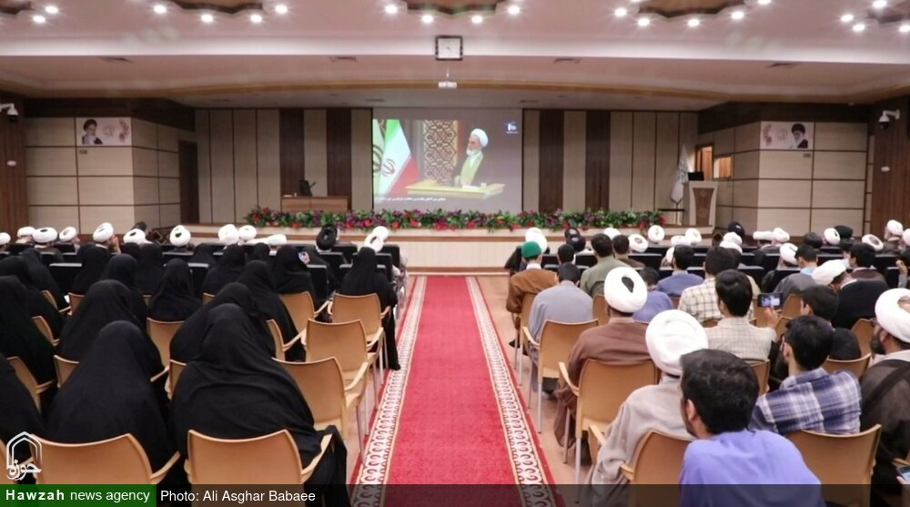 فیلم/ بخش هایی از مراسم برخط یکصدمین سالگشت بازتأسیس حوزه علمیه قم در مدرسه علمیه مدینة العلم کاظمیه یزد