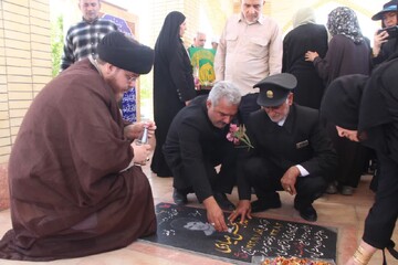 تصاویر/ ادای احترام خادمان رضوی به شهدا در شهر کلمه