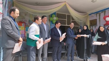 تصاویر/ تجلیل از معلمان دبیرستانهای الزهرا (س) اسکو و شهید مطهری شهر سهند با حضور کاروان زیر سایه خورشید