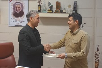 تجلیل از معلم هنرمند لرستانی