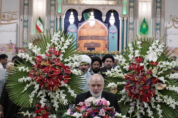 تصاویر/ تشرف مهمانان بین‌المللی همایش یکصدمین سالگشت بازتأسیس حوزه علمیه قم به حرم مطهر حضرت معصومه(س)