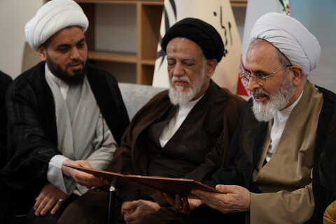 تصاویر/ دیدار مهمانان بین‌المللی همایش یکصدمین سالگشت حوزه علمیه قم با آیت‌الله اعرافی