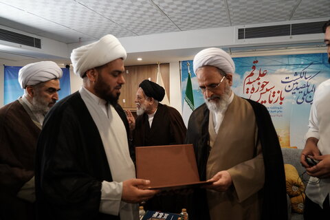 تصاویر/ دیدار مهمانان بین‌المللی همایش یکصدمین سالگشت حوزه علمیه قم با آیت‌الله اعرافی