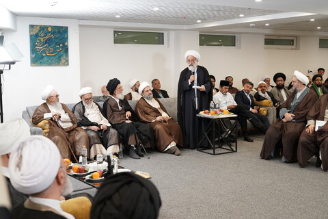 تصاویر/ دیدار مهمانان بین‌المللی همایش یکصدمین سالگشت حوزه علمیه قم با آیت‌الله اعرافی