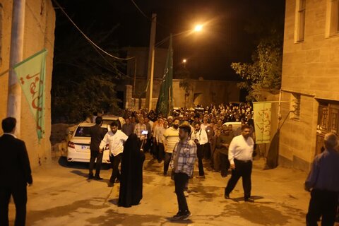 تصاویر/جشن مردمی حسینیه مزرعه خطیر نطنز از کاروان زیر سایه خورشید