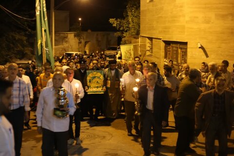 تصاویر/جشن مردمی حسینیه مزرعه خطیر نطنز از کاروان زیر سایه خورشید