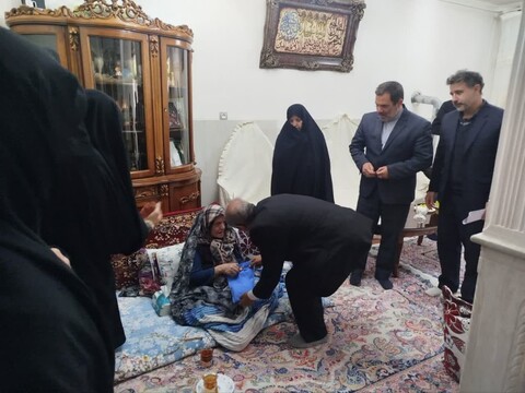 تصاویر/ تجلیل خادمیاران از خانواده « شهید سید علی شجاعی» در مراغه