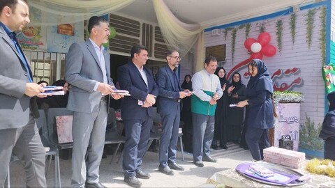 تصاویر/ تجلیل از معلمان دبیرستانهای الزهرا ( س) اسکو و شهید مطهری شهر سهند با حضور کاروان زیر سایه خورشید