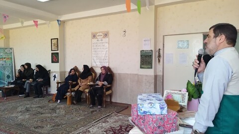 تصاویر/ تجلیل از معلمان دبیرستانهای الزهرا ( س) اسکو و شهید مطهری شهر سهند با حضور کاروان زیر سایه خورشید