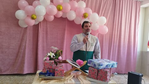 تصاویر/ تجلیل از معلمان دبیرستانهای الزهرا ( س) اسکو و شهید مطهری شهر سهند با حضور کاروان زیر سایه خورشید