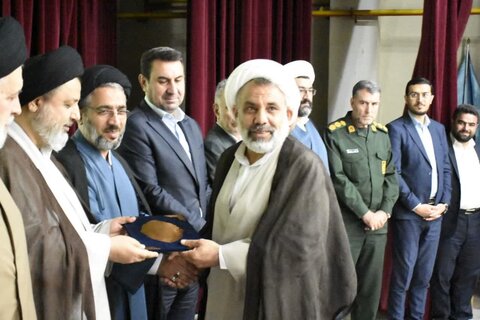 تصاویر/ مراسم تکریم و معارفه مسئول مرکزاسلامی شهرستان ماکو