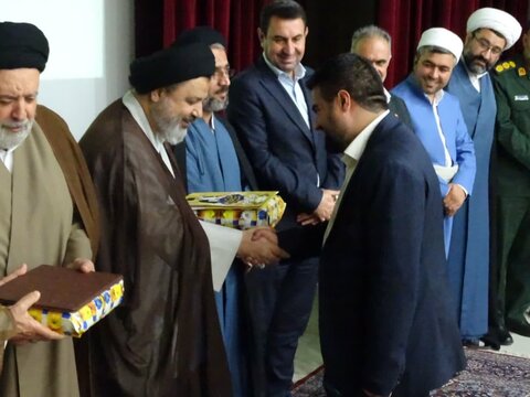 تصاویر/ مراسم تکریم و معارفه مسئول مرکزاسلامی شهرستان ماکو