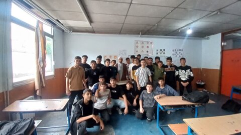 تصاویر/ حضور اساتید مدرسه علمیه امام خمینی (ره) ماکو در بین دانش آموزان این شهرستان