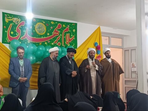 تصاویر / مراسم تجلیل از فعالان و خادمین قرآنی و شرکت کنندگان در طرح زندگی با آیه ها در شهرستان سراب