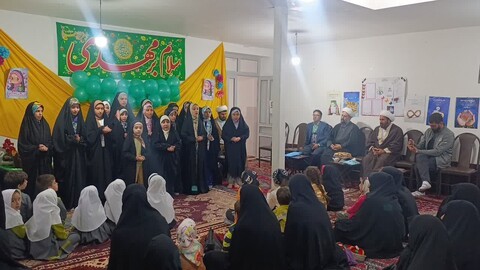 تصاویر / مراسم تجلیل از فعالان و خادمین قرآنی و شرکت کنندگان در طرح زندگی با آیه ها در شهرستان سراب