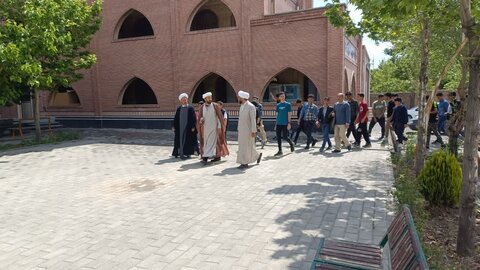 تصاویر/  بازدید دانش آموزان مدرسه شهید با هنر از مدرسه علمیه امام خمینی (ره) شهرستان خوی