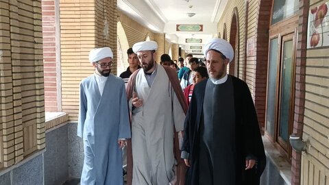 تصاویر/  بازدید دانش آموزان مدرسه شهید با هنر از مدرسه علمیه امام خمینی (ره) شهرستان خوی