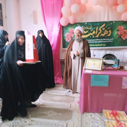 تصاویر/ مراسم تجلیل از اساتید مدرسه علمیه الزهرا (س) شاهین دژ