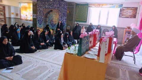 تصاویر/ مراسم تجلیل از اساتید مدرسه علمیه الزهرا (س) شاهین دژ