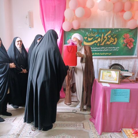 تصاویر/ مراسم تجلیل از اساتید مدرسه علمیه الزهرا (س) شاهین دژ