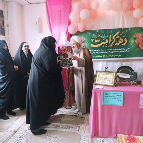 تصاویر/ مراسم تجلیل از اساتید مدرسه علمیه الزهرا (س) شاهین دژ