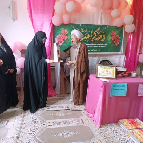 تصاویر/ مراسم تجلیل از اساتید مدرسه علمیه الزهرا (س) شاهین دژ