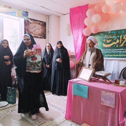 تصاویر/ مراسم تجلیل از اساتید مدرسه علمیه الزهرا (س) شاهین دژ