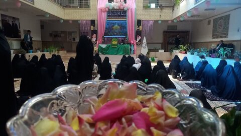 تصاویر/ جشن دهه کرامت و ولادت امام رضا (ع) در مدرسه علمیه ریحانة الرسول ارومیه