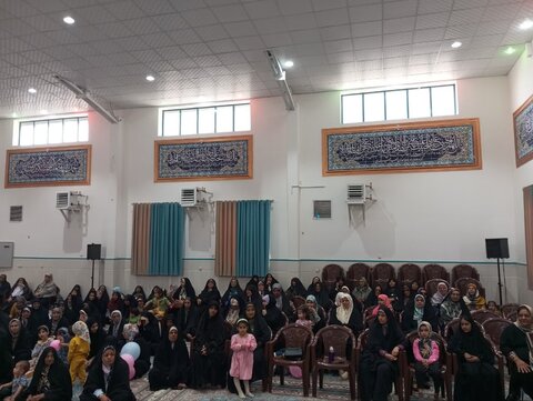 تصاویر/ جشن دهه کرامت در مدرسه علمیه شهر بابک