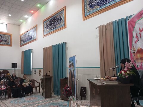 تصاویر/ جشن دهه کرامت در مدرسه علمیه شهر بابک