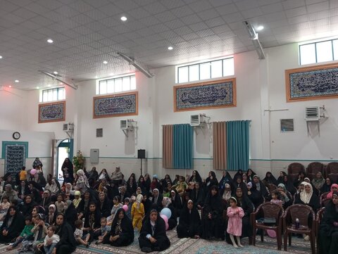 تصاویر/ جشن دهه کرامت در مدرسه علمیه شهر بابک