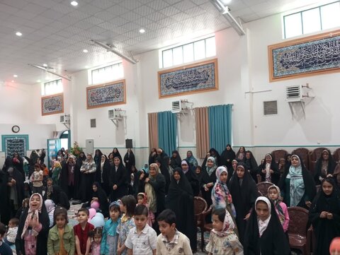 تصاویر/ جشن دهه کرامت در مدرسه علمیه شهر بابک