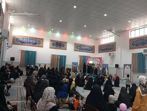 تصاویر/ جشن دهه کرامت در مدرسه علمیه شهر بابک