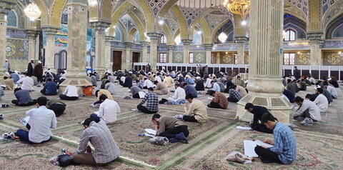 تصاویر/ برگزاری آزمون متمرکز مدارس فقهی قم