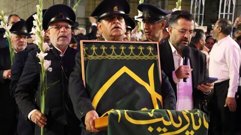 تصاویر|مراسم آئینی گلباران در جمع خادمین حرم خواهر امام رضا(ع)