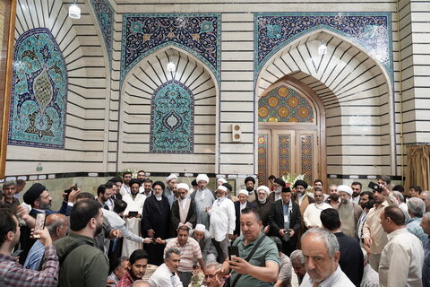 تصاویر/ تشرف مهمانان بین‌المللی همایش صده به حرم مطهر حضرت معصومه(س)