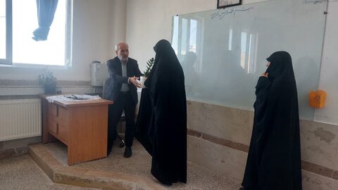 تصاویر/تکریم اساتید مدرسه علمیه هاجر خمین در آستانه دهه کرامت