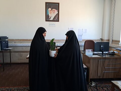 تصاویر/تکریم اساتید مدرسه علمیه هاجر خمین در آستانه دهه کرامت