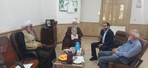 تصاویر/برگزاری اولین جلسه سال ۱۴۰۴ با هیات امنای مدرسه علمیه کوثر زرندیه