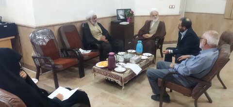 تصاویر/برگزاری اولین جلسه سال ۱۴۰۴ با هیات امنای مدرسه علمیه کوثر زرندیه