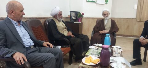 تصاویر/برگزاری اولین جلسه سال ۱۴۰۴ با هیات امنای مدرسه علمیه کوثر زرندیه