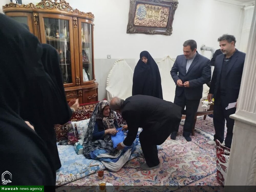 تصاویر/ تجلیل خادمیاران از خانواده « شهید سید علی شجاعی» در مراغه