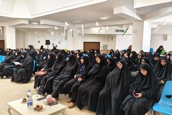 بانوان طلبه با تسلط بر تحولات فکری نقش هدایتگری خود را ایفا کنند+ عکس