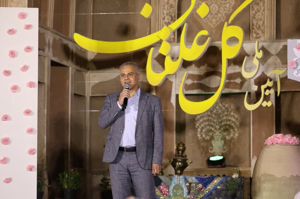 آیین ملی گلغلتان در خانه تاریخی آل یاسین کاشان برگزار شد+عکس