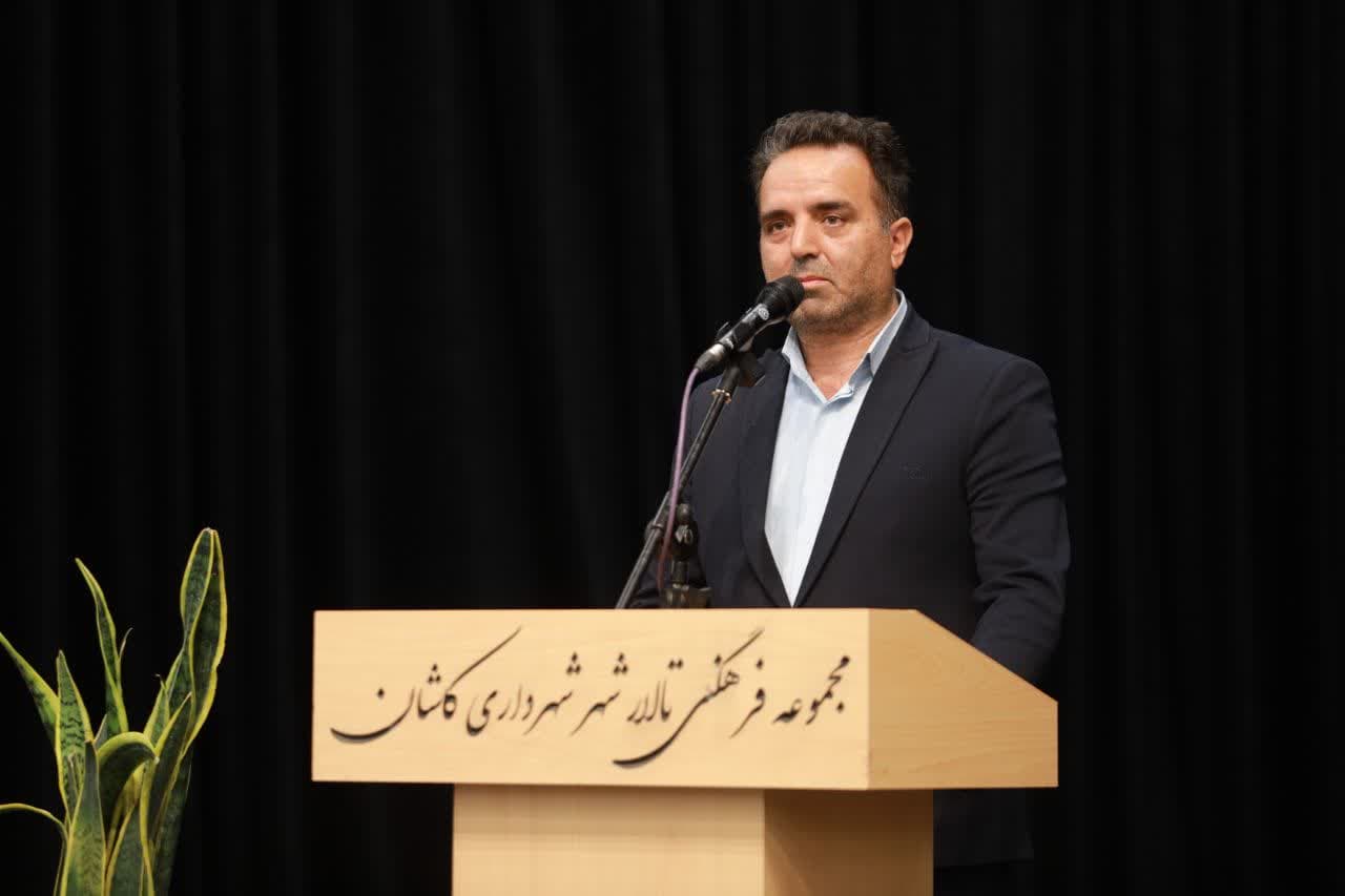 پیشکسوتان آموزش و پرورش کاشان در برنامه «آیه‌های روشنی» تقدیر شدند+عکس