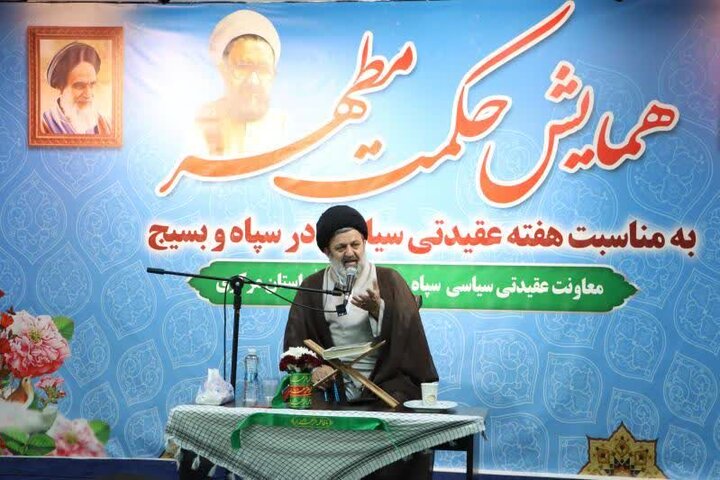 پاسداران انقلاب اسلامی باید خود را مجهز به سلاح ایمان کنند
