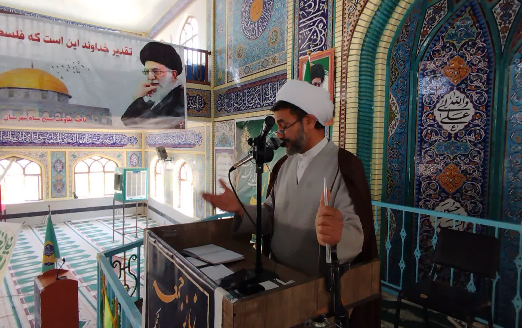 امام جمعه بافت: گره‌گشایی مشکلات کشور در گرو تلاش داخلی است، نه توافقات خارجی