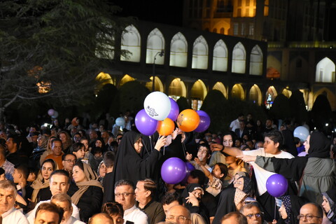 تصاویر / جشن بزرگ میلاد امام رضا (ع) در میدان امام خمینی (ره) اصفهان