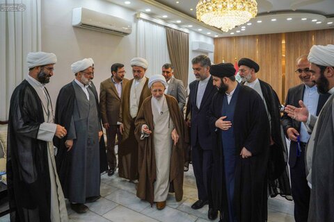 الأمين العام للعتبة العلوية المقدسة يلتقي المرجع الديني سماحة الشيخ جوادي الآملي